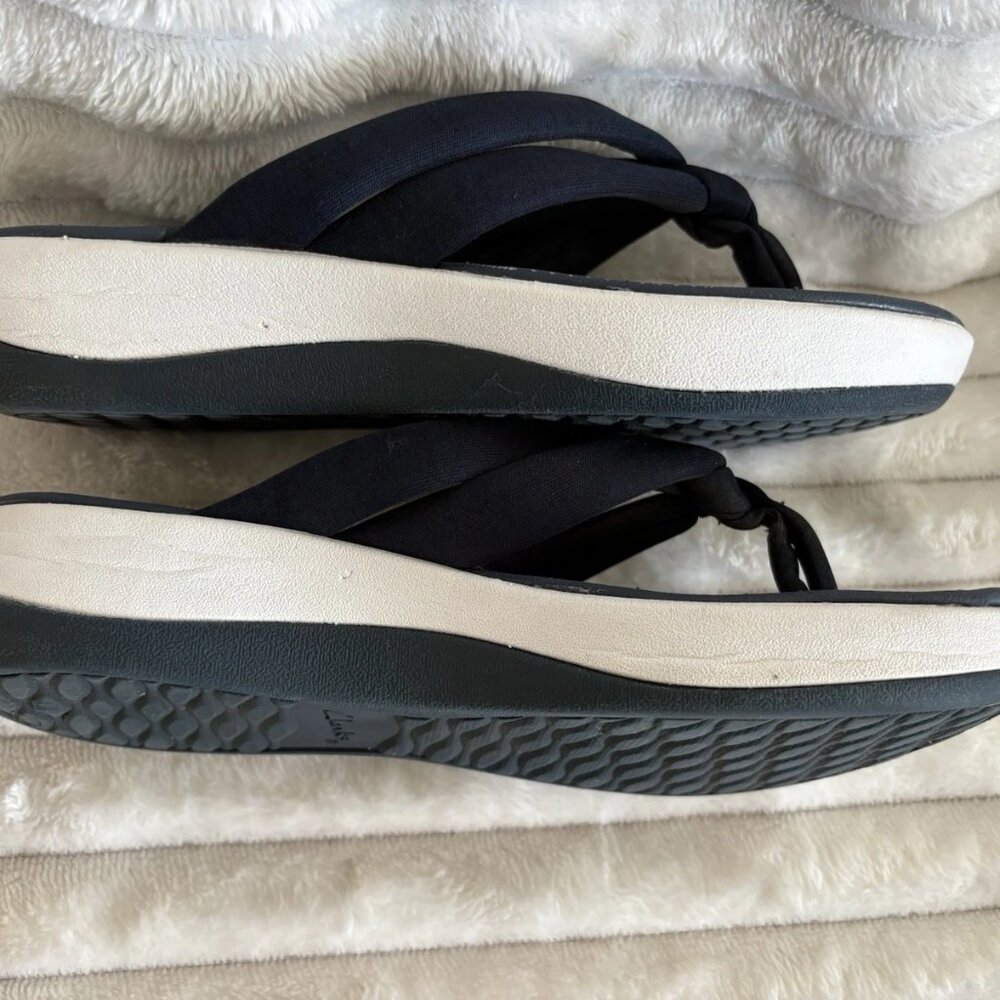 Clarks Cloudsteppers Size 7 M Women's Arla Kaylie Fabric Thong Sandals Navy Blue - Picture 6 of 9